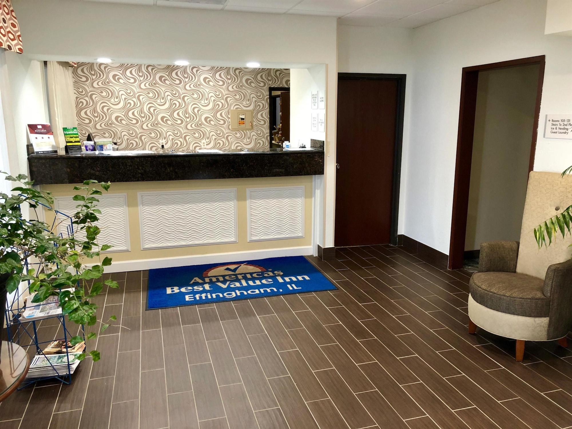 Hotel Ramada By Wyndham Effingham Extérieur photo