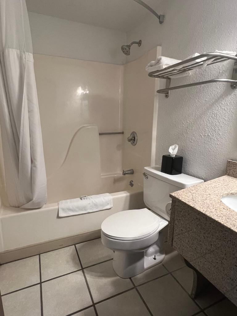 Hotel Ramada By Wyndham Effingham Extérieur photo