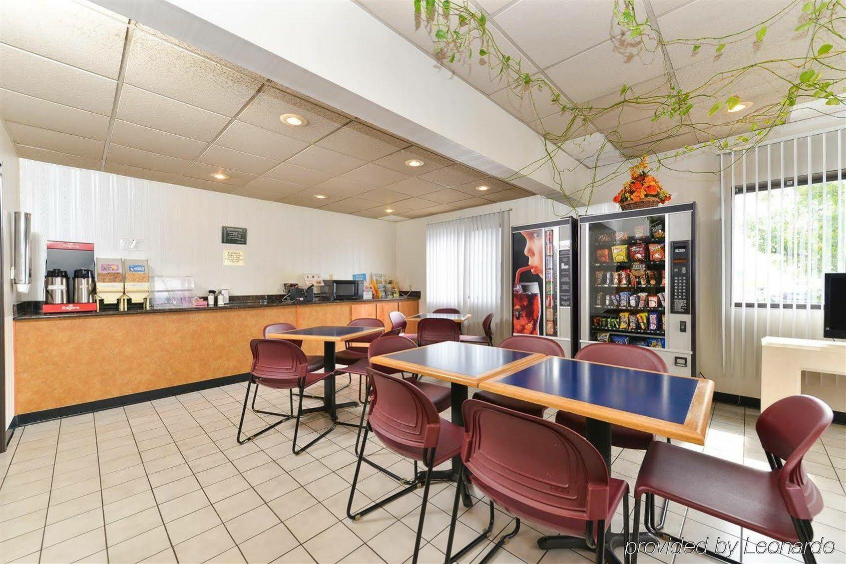 Hotel Ramada By Wyndham Effingham Extérieur photo
